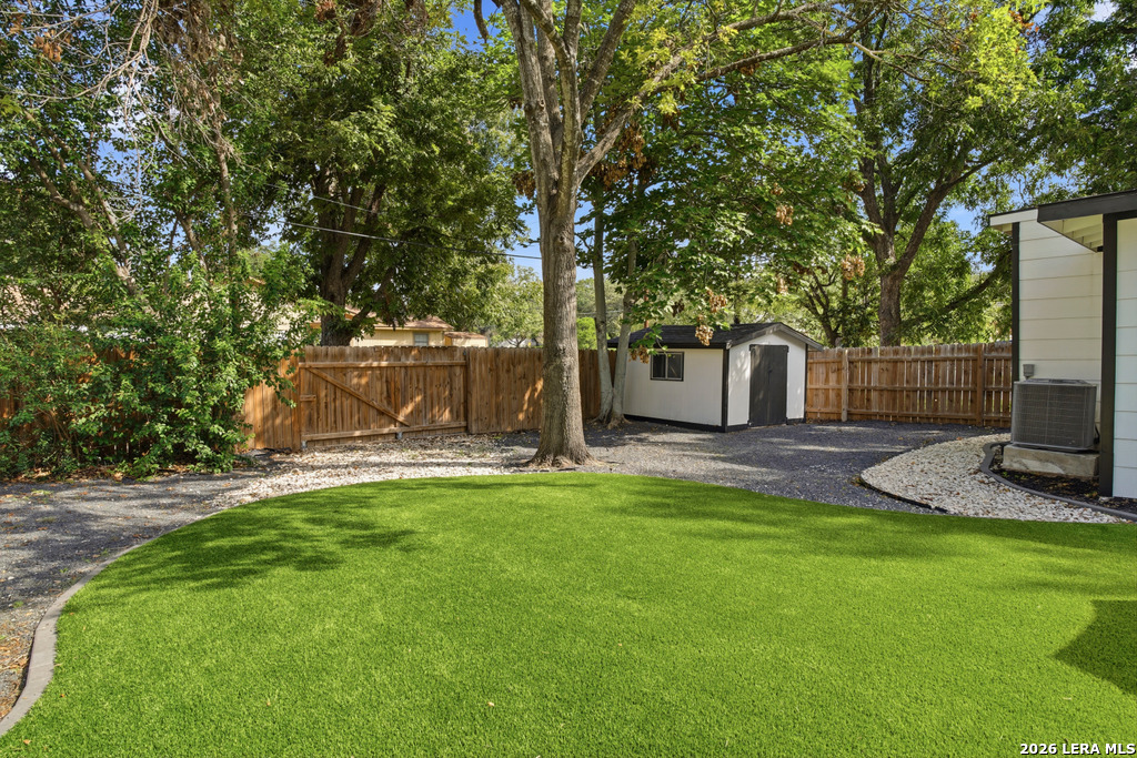 275 E Fair Oaks Place Alamo Heights TX 78209