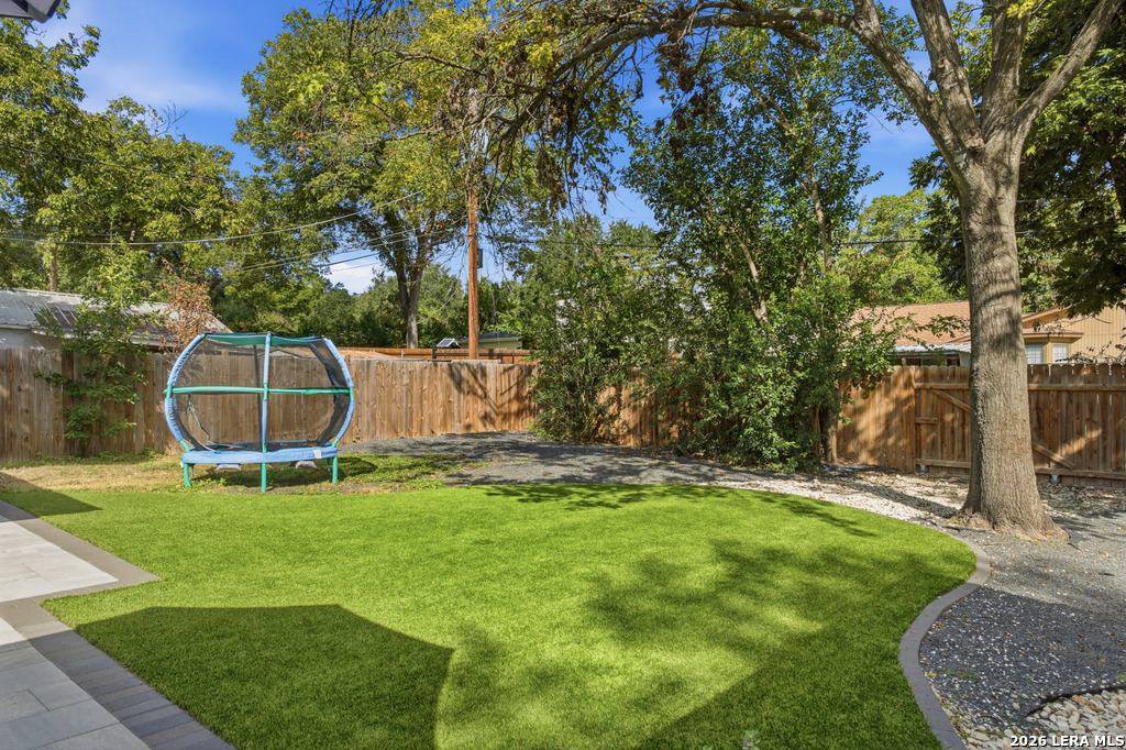 275 E Fair Oaks Place Alamo Heights TX 78209