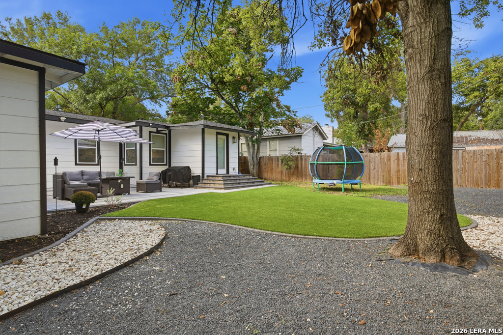 275 E Fair Oaks Place Alamo Heights TX 78209