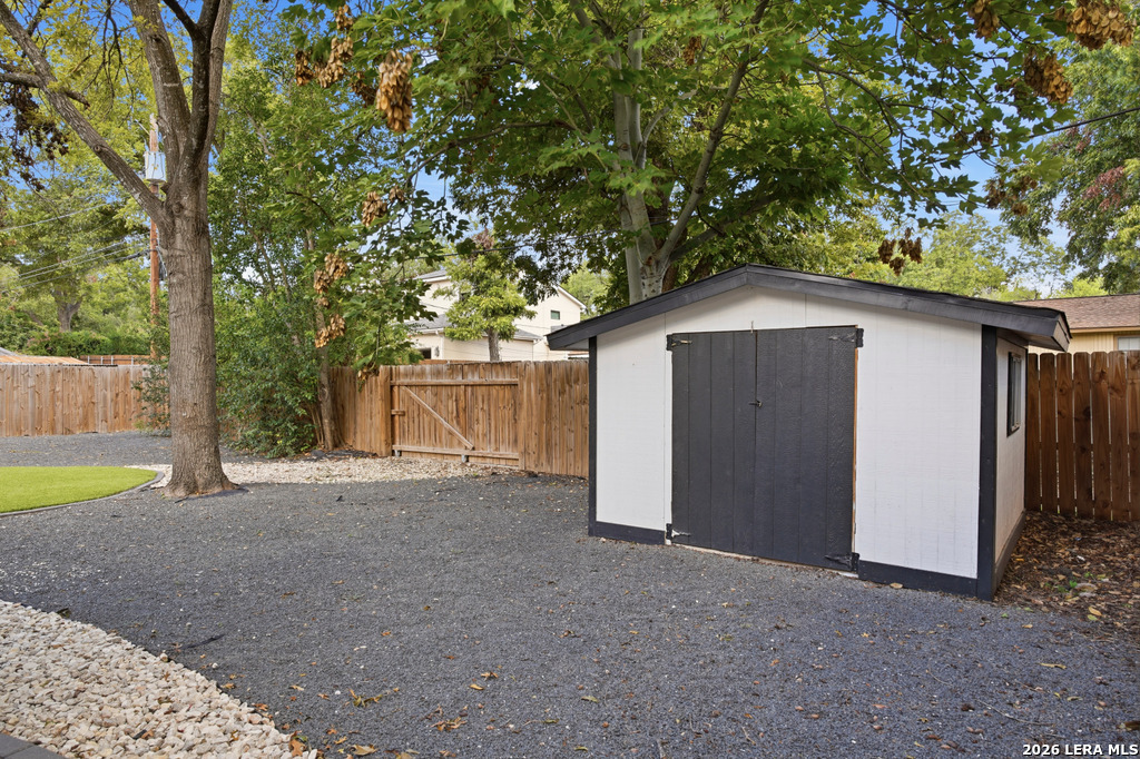 275 E Fair Oaks Place Alamo Heights TX 78209