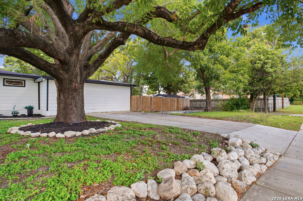 275 E Fair Oaks Place Alamo Heights TX 78209