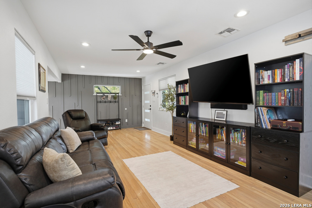 275 E Fair Oaks Place Alamo Heights TX 78209