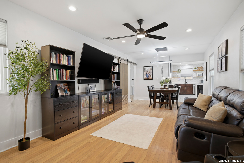 275 E Fair Oaks Place Alamo Heights TX 78209