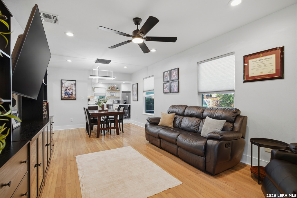 275 E Fair Oaks Place Alamo Heights TX 78209