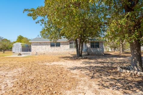 235 Misty Bend Floresville TX 78114