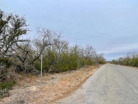 Lot 31 County Road 1628 Moore TX 78057