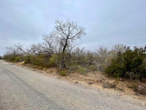 Lot 31 County Road 1628 Moore TX 78057