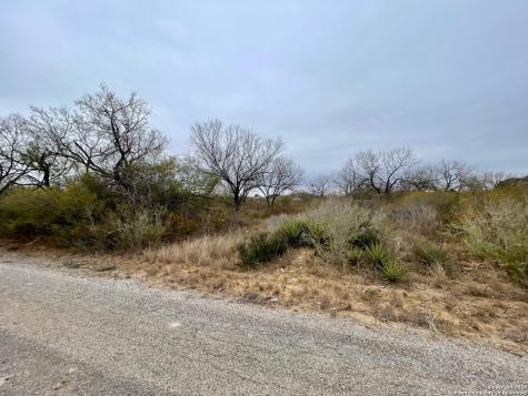 Lot 31 County Road 1628 Moore TX 78057