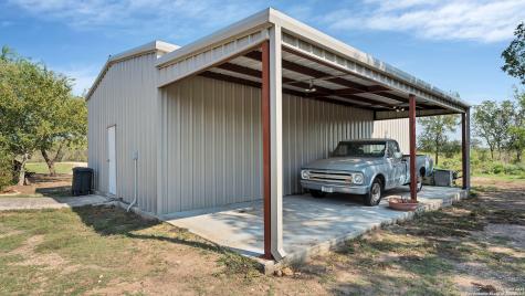 475 Jackson Road Kingsbury TX 78638