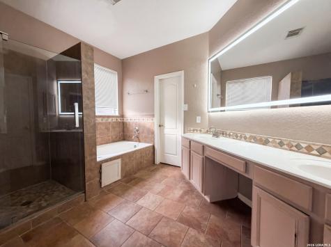 902 La Cascada San Antonio TX 78258