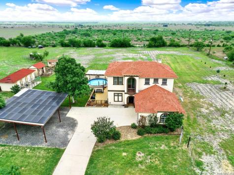 503 Private Road 5764 Lacoste TX 78039