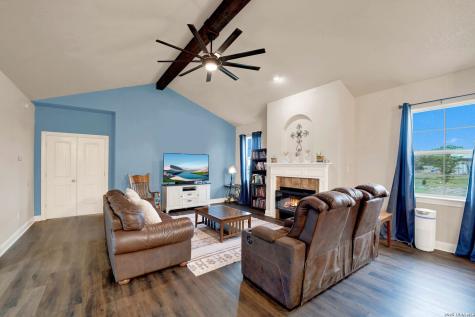 503 Private Road 5764 Lacoste TX 78039