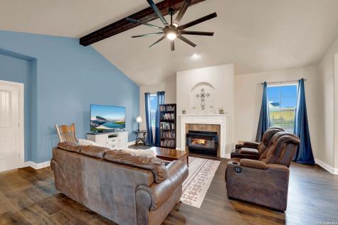 503 Private Road 5764 Lacoste TX 78039