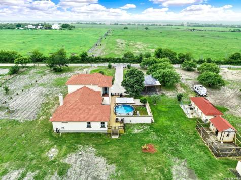 503 Private Road 5764 Lacoste TX 78039