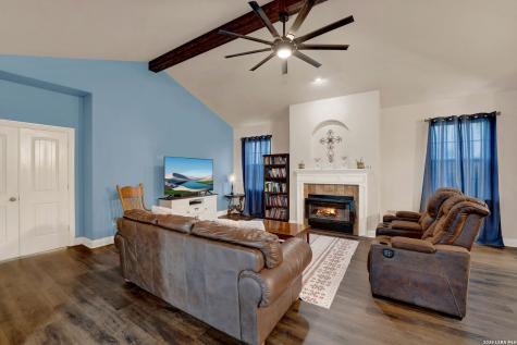 503 Private Road 5764 Lacoste TX 78039