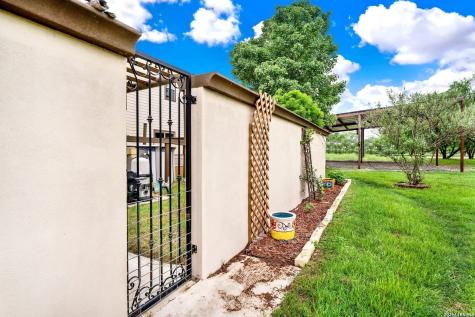 503 Private Road 5764 Lacoste TX 78039