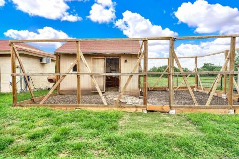 503 Private Road 5764 Lacoste TX 78039