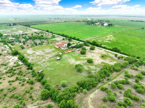 503 Private Road 5764 Lacoste TX 78039