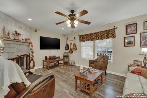 911 Heritage Canyon Lake TX 78133