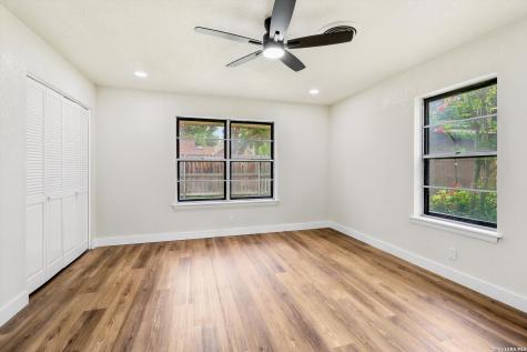 742 Winfield Circle Windcrest TX 78239