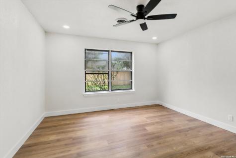 742 Winfield Circle Windcrest TX 78239