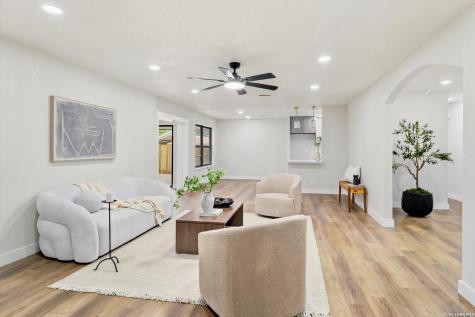 742 Winfield Circle Windcrest TX 78239