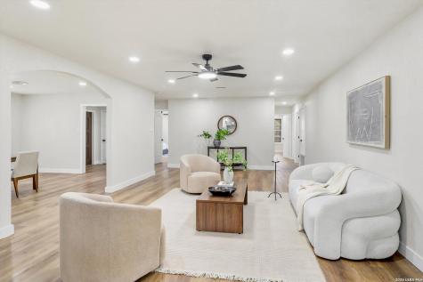 742 Winfield Circle Windcrest TX 78239
