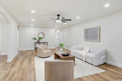 742 Winfield Circle Windcrest TX 78239