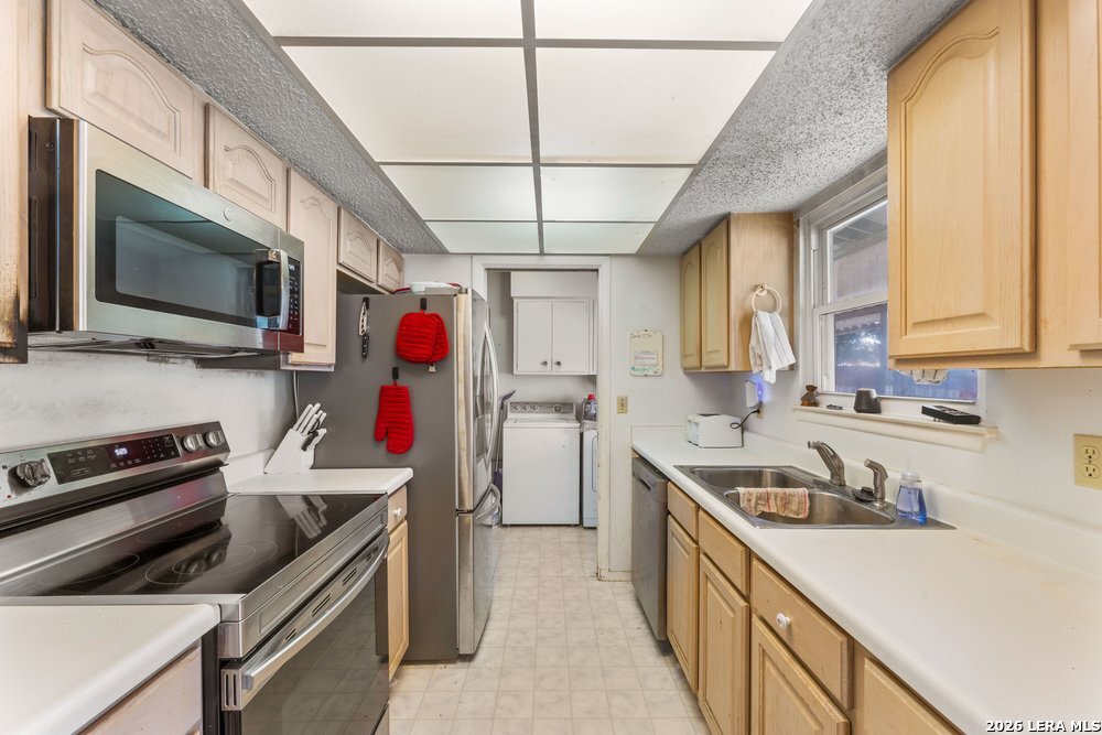 6823 S Whitland San Antonio TX 78239