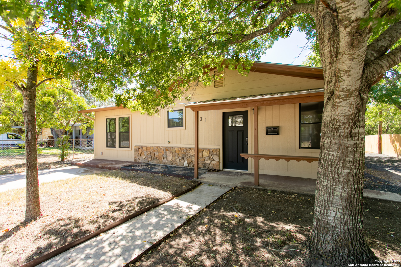 701 N Lewis Avenue Kerrville TX 78028
