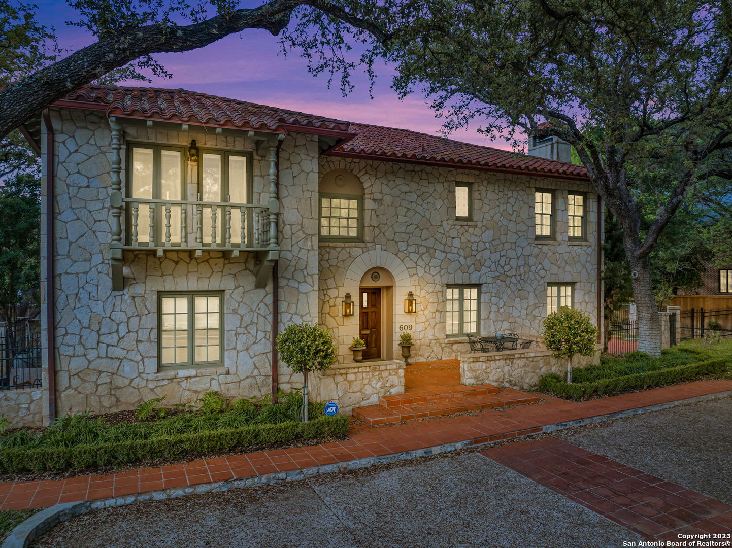 609 E Olmos Drive Olmos Park TX 78212