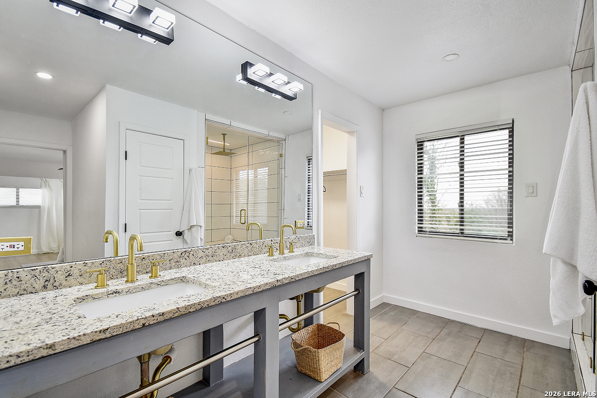 568 W Quill Drive San Antonio TX 78228