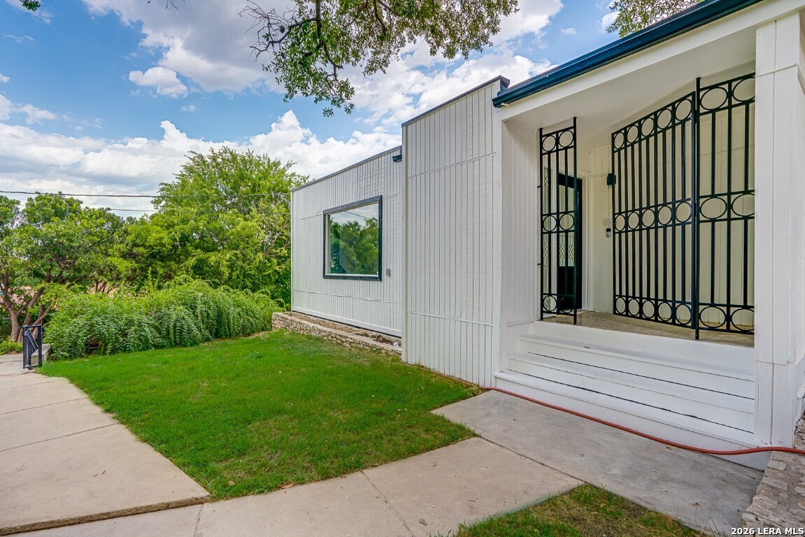568 W Quill Drive San Antonio TX 78228