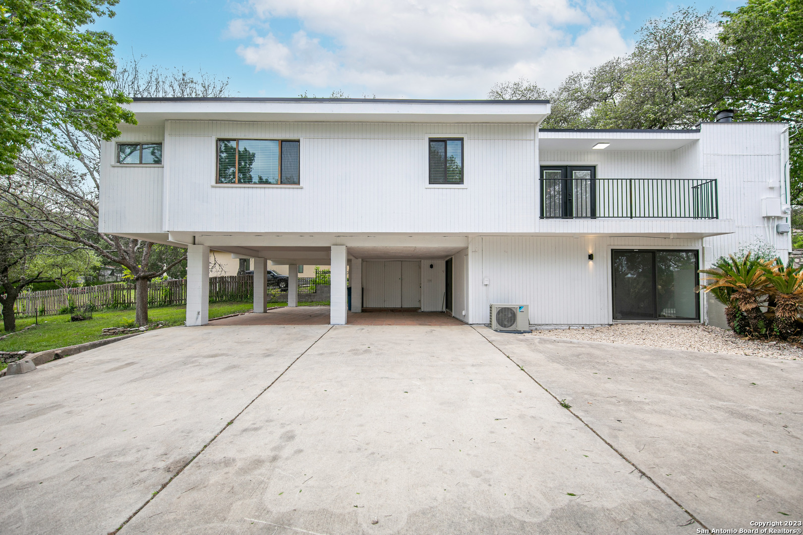 568 W Quill Drive San Antonio TX 78228