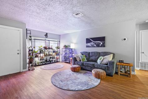 5250 Gordon Cooper Kirby TX 78219