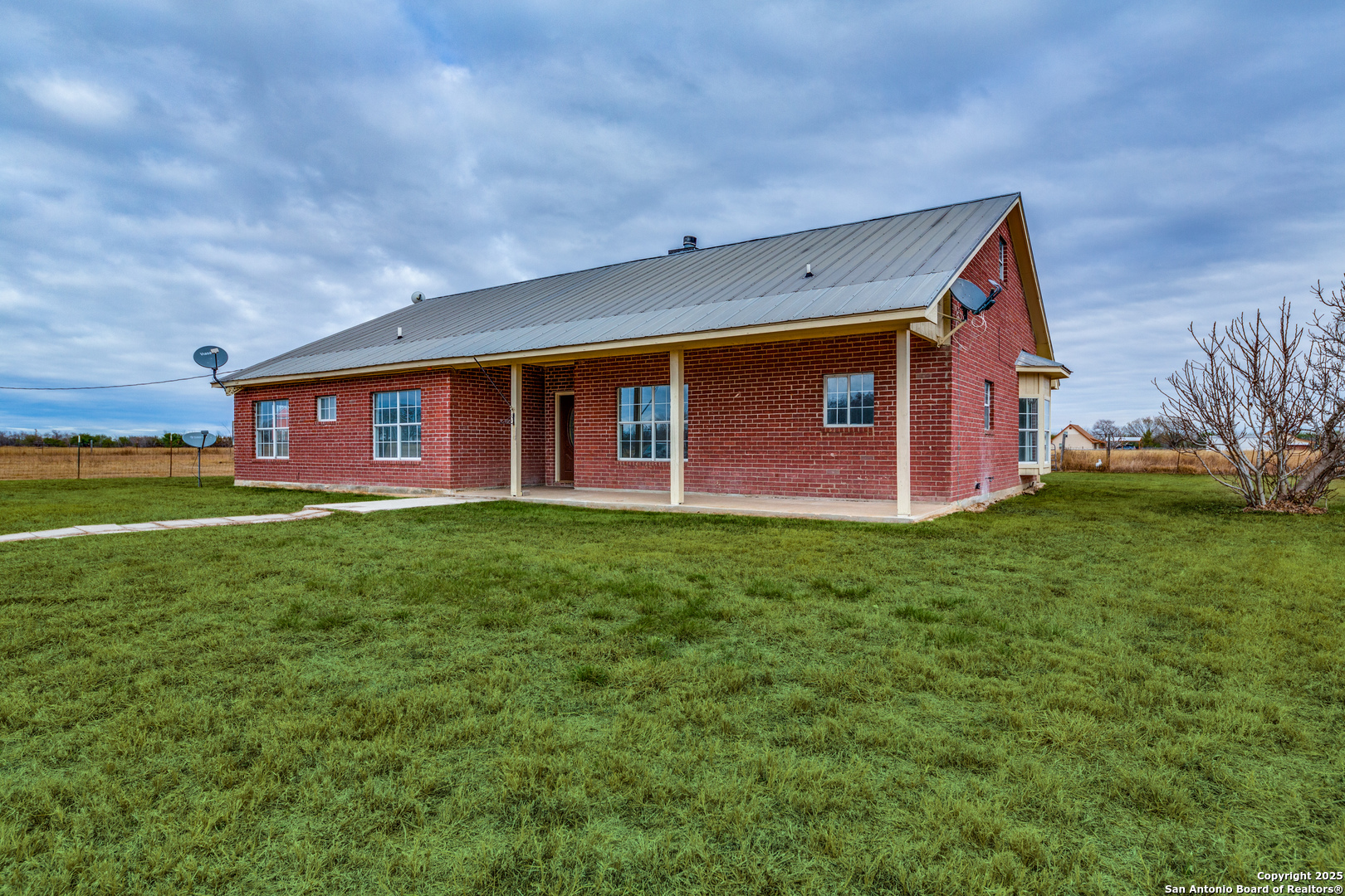 1960 County Road 5715 Natalia TX 78059