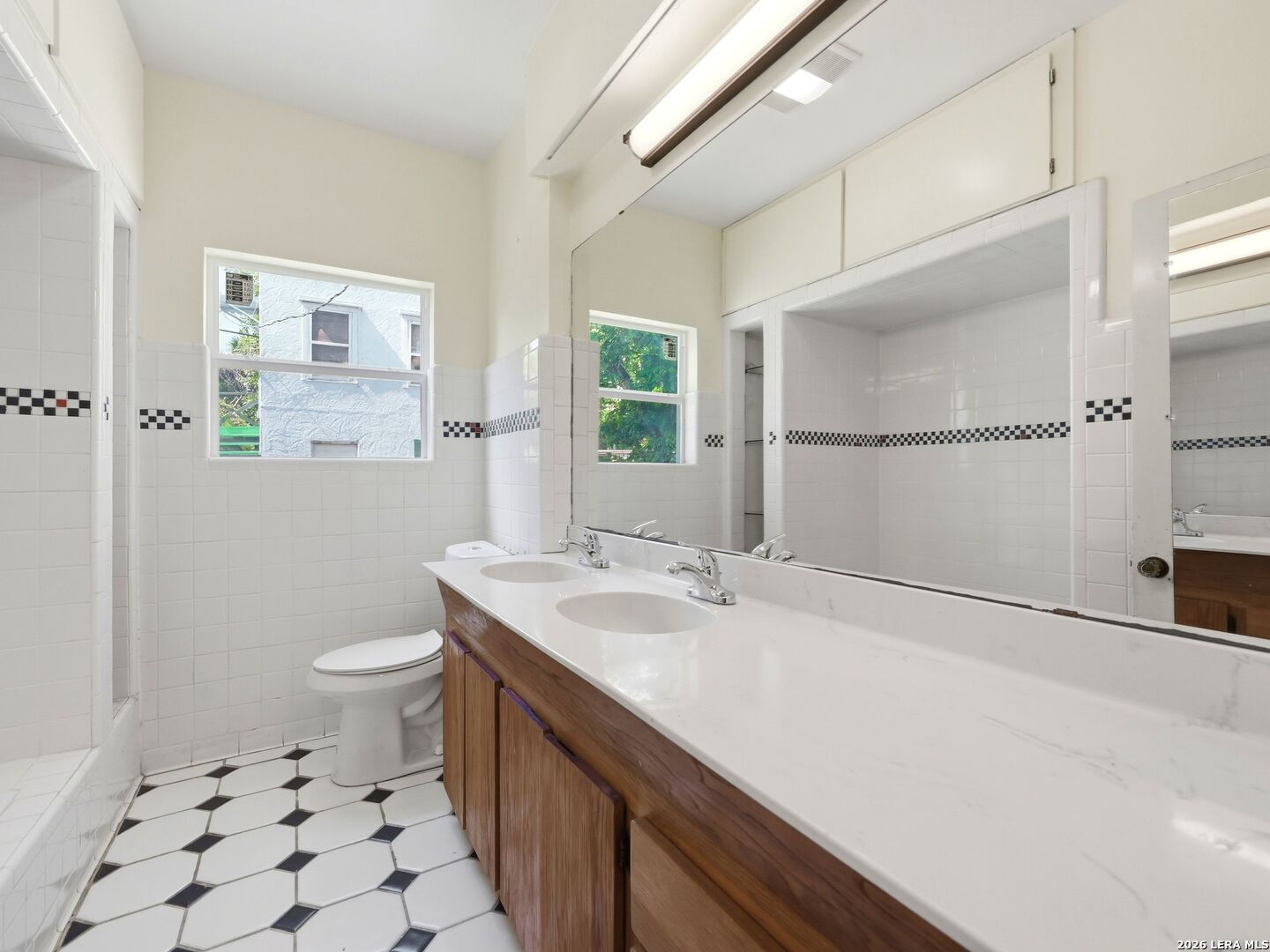 1549 W Huisache Avenue San Antonio TX 78201