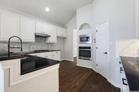 27 Fonthill Way San Antonio TX 78218