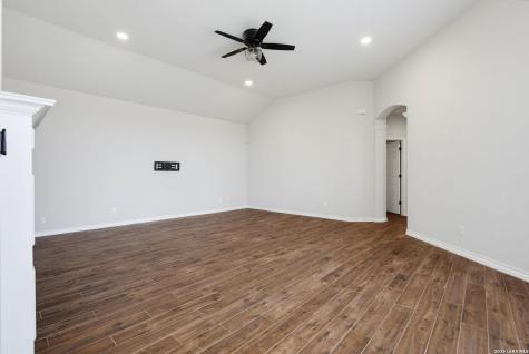 27 Fonthill Way San Antonio TX 78218