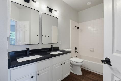 27 Fonthill Way San Antonio TX 78218