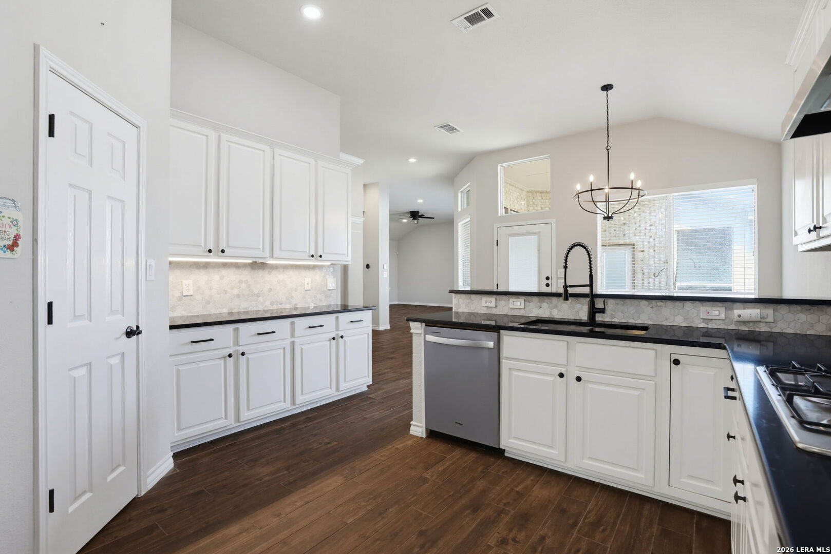 27 Fonthill Way San Antonio TX 78218