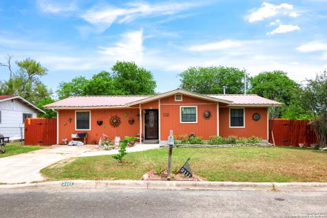 2111 Sherman Street Seguin TX 78155