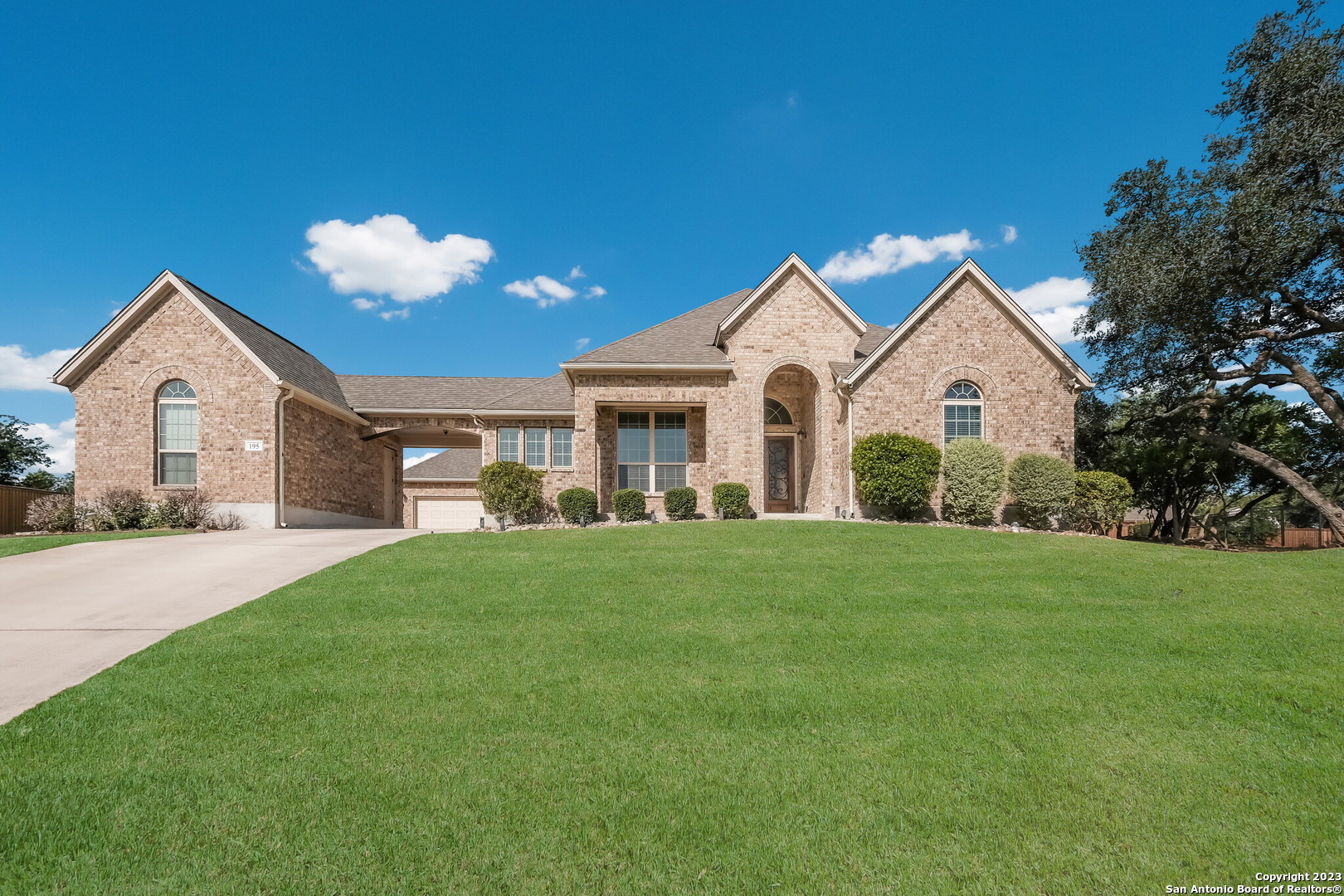 195 Lantana Path Castroville TX 78009