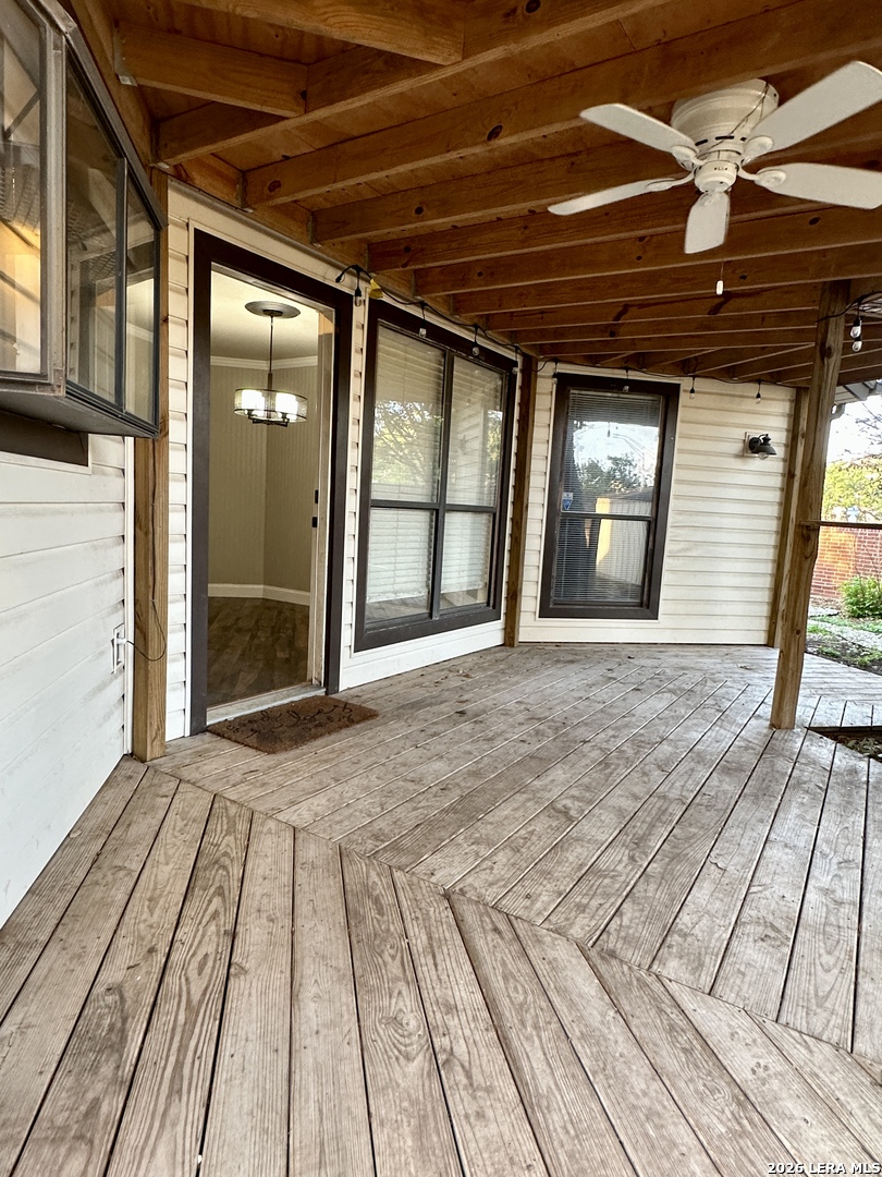 1147 Summit Crest San Antonio TX 78258