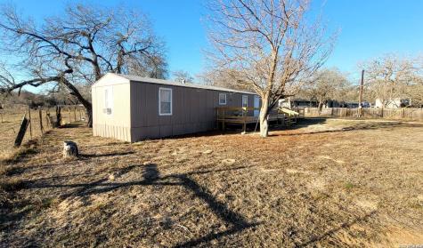 243 Creeks End Floresville TX 78114