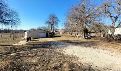 243 Creeks End Floresville TX 78114