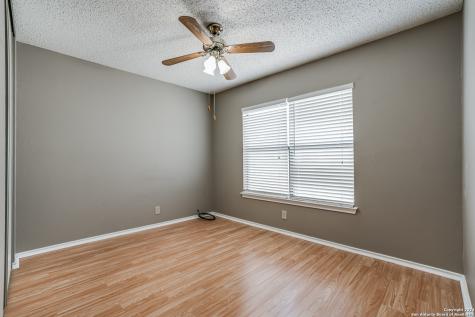 5030 Kenton Royalle San Antonio TX 78240