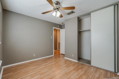 5030 Kenton Royalle San Antonio TX 78240