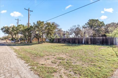 2748 Lakeshore Canyon Lake TX 78133