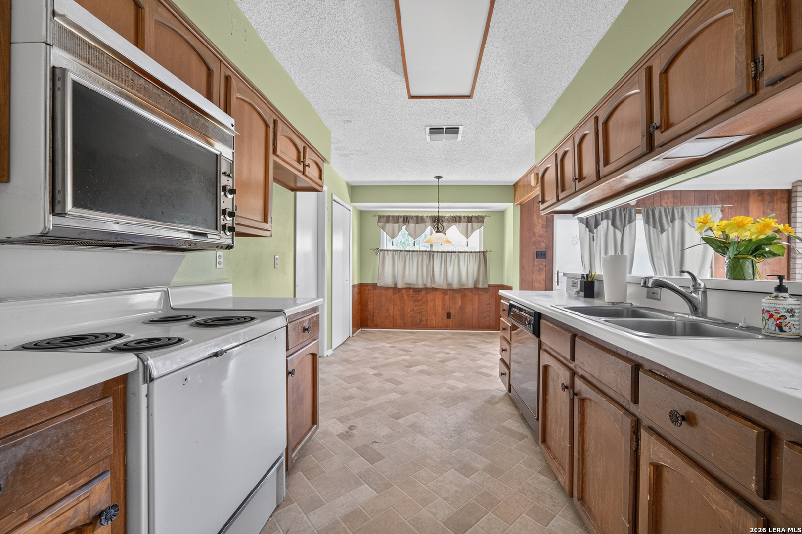 111 Laural Lane Universal City TX 78148